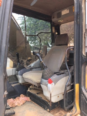KOMATSU PC 200-7 ราคา 1,150,000 บาท  ทำงาน ดี เครื่องดี ปั้มดี โซหนา เอวแน่น สภาพพร้อมใช้ เอกสารเล่มทะเบียน  รถอยู่. กาฬสินธุ์ โทร&amp;ไอดีไลน์ 0610710295 ไอดีไลน์  0610710295