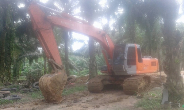 2คัน..ขายยกหรือแยก รถขุดhitachi 200ZX