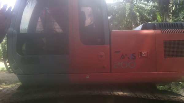 2คัน..ขายยกหรือแยก รถขุดhitachi 200ZX 2คัน..ขายยกหรือแยก รถขุดhitachi 200ZX