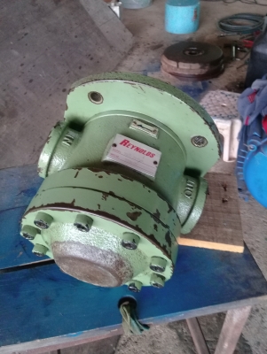 ปั้มน้ำมันไฮโดรลิคสภาพดีREYNOLDS