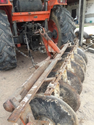 รถไถ M 5000  อุปกร 2 ชิ้น  รถมือเดียว ป้ายแดง พร้อมใช้งาน ราคา 245000  บาท ติดต่อทีเบอร์ 098 668-3479 -094 283-9369 คุณ สิทธิ์