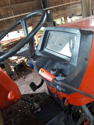 รถไถ M 5000  อุปกร 2 ชิ้น  รถมือเดียว ป้ายแดง พร้อมใช้งาน ราคา 245000  บาท ติดต่อทีเบอร์ 098 668-3479 -094 283-9369 คุณ สิทธิ์