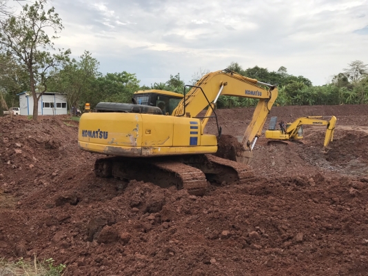 ขายรถแบคโฮ KOMATSU PC200-7 จำนวนสองคัน สภาพดี พร้อมใช้งาน