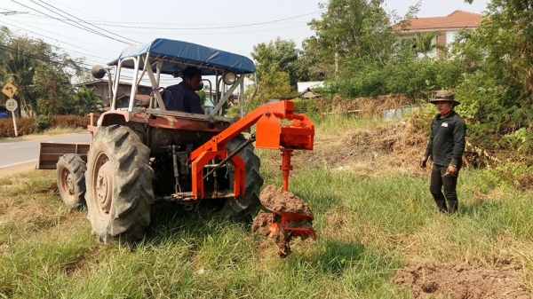 มาแบ่งปันกันค่ะ อุปกรณ์รถไถราคาไม่แพง เครื่องขุดหลุม เจาะดิน ขายปลีกและส่ง รับประกันความพึงพอใจ