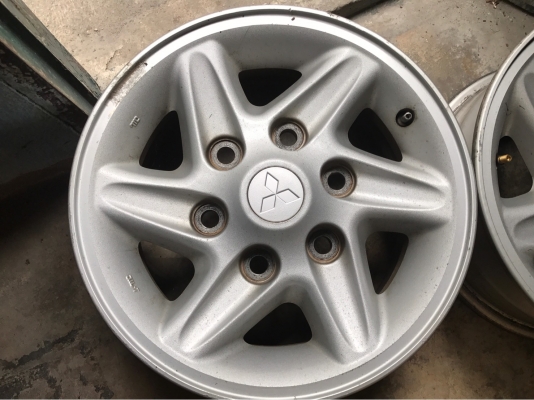 แม็ก Mitsu Strada ขอบ 14 6รู แม็ก Mitsu Strada ขอบ 14 6รู