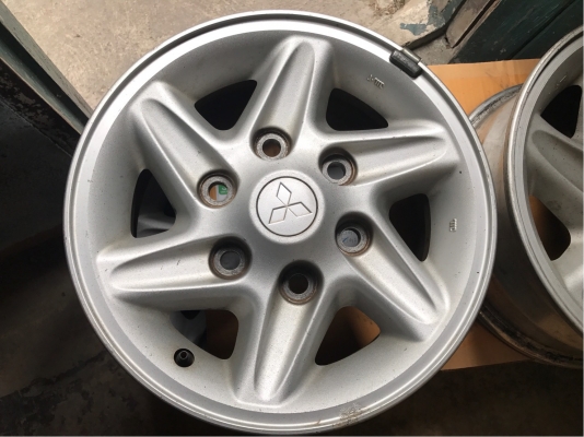 แม็ก Mitsu Strada ขอบ 14 6รู แม็ก Mitsu Strada ขอบ 14 6รู