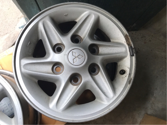 แม็ก Mitsu Strada ขอบ 14 6รู แม็ก Mitsu Strada ขอบ 14 6รู