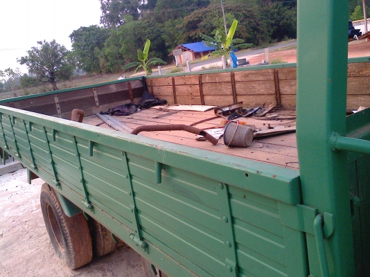 กะบะไม้ของนิสสันคาบอล ยาว 4.3เมตร กว้าง 2เมตรก่า แยกขายแล้วครับ