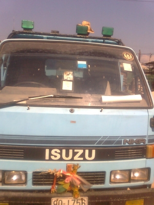 หกล้อดั๊ม ISUZU-NKR เครื่อง 88 รถห้าง