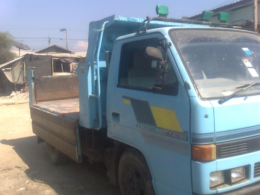 หกล้อดั๊ม ISUZU-NKR เครื่อง 88 รถห้าง