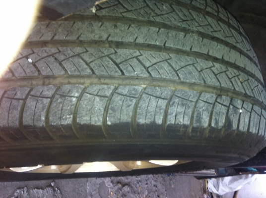 ขายยางdeestone. payak. 007. 265/65r17สภาพ90\%เพิ่งเปลี่ยนมาไม่นาน พอดีอยากโหลดลงเหมือนเดิมครับ