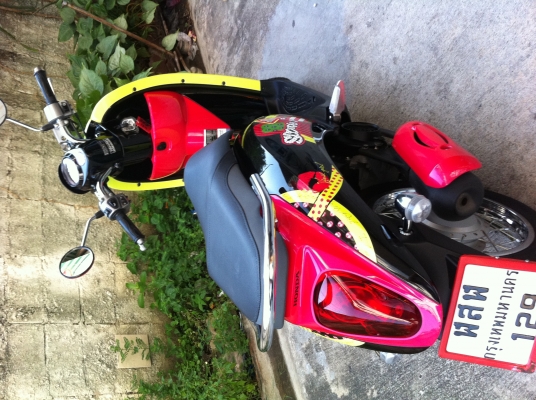 ขาย HONDA Scoopy i สีชมพู-ดำ รถสวย ไมล์ 4041 Km. เครื่องเดิมๆ หัวฉีด PGM-Fi ไม่เคยล้ม ราคาเบาๆ แค่ 29,500 บาท