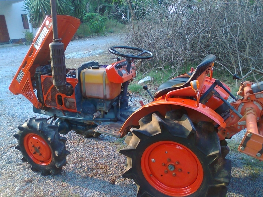 ขายรถไถ Kubota B7001 ขับ 4 พร้อมโรตารี่ ไม่เคยใช้งานในไทยครับ