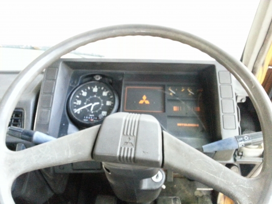 รถน้ำ  6  ล้อ