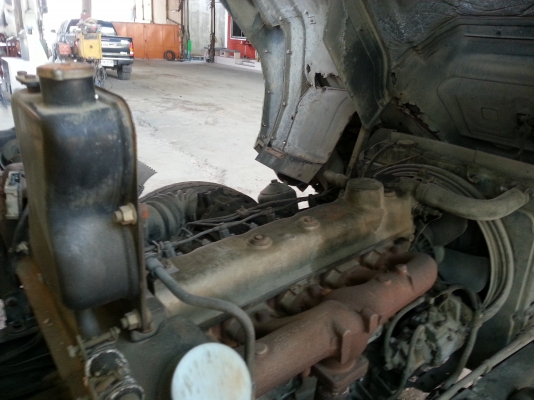 รถน้ำ  6  ล้อ