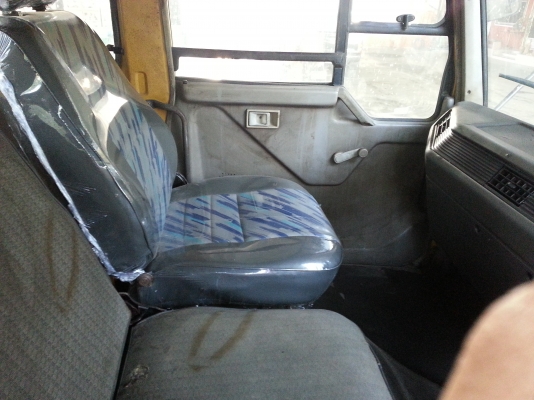 รถน้ำ  6  ล้อ