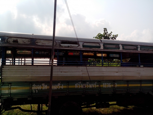 ขายด่วนหลังคารถ6ล้อกลางพร้อมเบาะนั่งครบชุดสนใจติดต่อโดยตรง0892050655