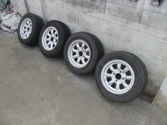 ล้อกล้วย 13นิ้ว 4รู พร้อมยาง ล้อกล้วย 13นิ้ว 4รู พร้อมยาง