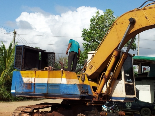 ขายด่วน   PC  200-3   รถใช้ได้ดีตักดินวันละ60-100   เที่ยวต่อวัน