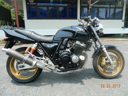ขอคนใจถึงไม่กลัว ตร.สพม.ขาย CB400 verion S ปี 98 โทร 082 2169945 ราคา 79000 บาท