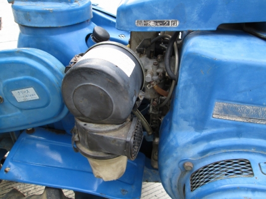 รหัส:13001090รถพรวนดินเดินตามเครื่องKF522-A153139เบนชิน(4.5ps)มีชุดพรวนดินกว้าง40cm.www.nihonmono.com