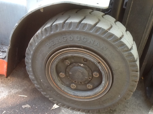 รถยก TCM FD40C8  น้ำหนักยก 4 ตัน เสาสูง 5 เมตร เครื่องดีเซล เกียร์ธรรมดา