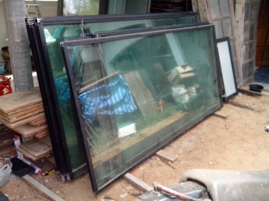 กะจกหนา 5 มิล  ขายเป็นชุดครับ