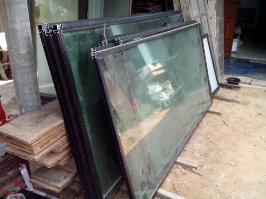 กะจกหนา 5 มิล  ขายเป็นชุดครับ