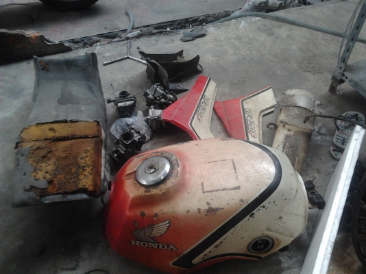 ขายซากรถในตำนานvf400f