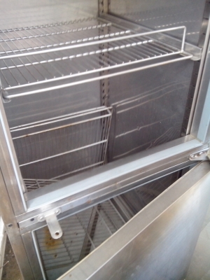 ตู้เย็นสแตนเลสทั้งหลัง