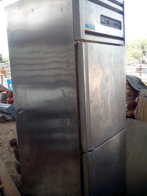 ตู้เย็นสแตนเลสทั้งหลัง