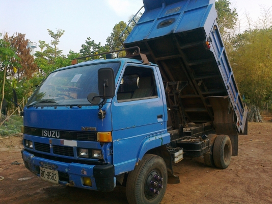 ขายด่วน 6 ล้อดั้มพ์ Isuzu 175 แรงชัชซี NRR