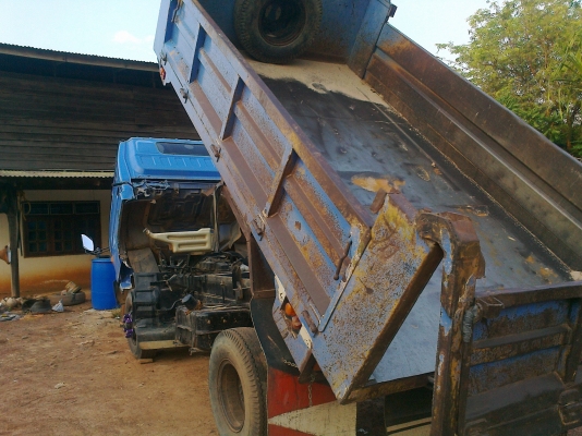 ขายด่วน 6 ล้อดั้มพ์ Isuzu 175 แรงชัชซี NRR