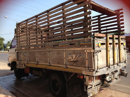 ขาย HINO 6 ล้อKM777 ปี 35 เครื่อง WO4D  (117 HP) เดิม ๆ กระบะไม้มะค่าโมงทั้งลูก ยางดี ขับดี ซัซซีสวย 460,000 บาท