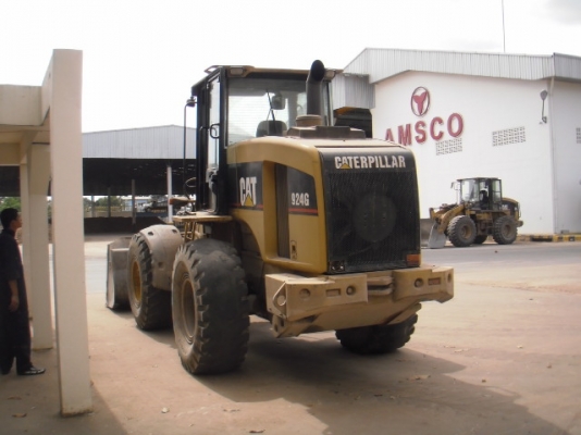 ขายรถตักกลับมาจากงานเช่า 924G  ตัดขายราคาถูกสภาพพร้อมใช้ค่ะ  สนใจ โทร 087-3310254  เจี๊ยบค่ะ