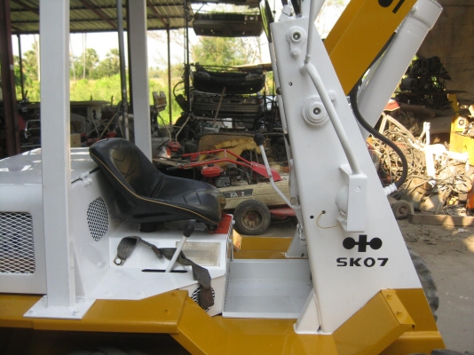 ขายรถตัก KOMATSU SK07 พร้อมใช้งาน ขายรถตัก KOMATSU SK07 พร้อมใช้งาน