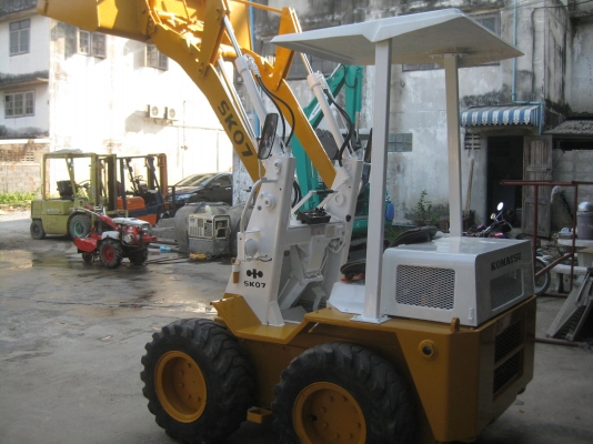 ขายรถตัก KOMATSU SK07 พร้อมใช้งาน ขายรถตัก KOMATSU SK07 พร้อมใช้งาน