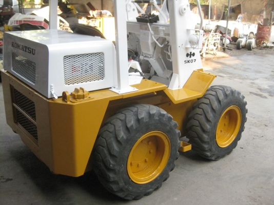 ขายรถตัก KOMATSU SK07 พร้อมใช้งาน ขายรถตัก KOMATSU SK07 พร้อมใช้งาน