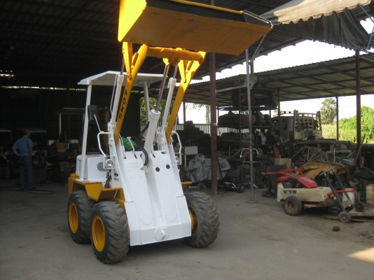 ขายรถตัก KOMATSU SK07 พร้อมใช้งาน ขายรถตัก KOMATSU SK07 พร้อมใช้งาน