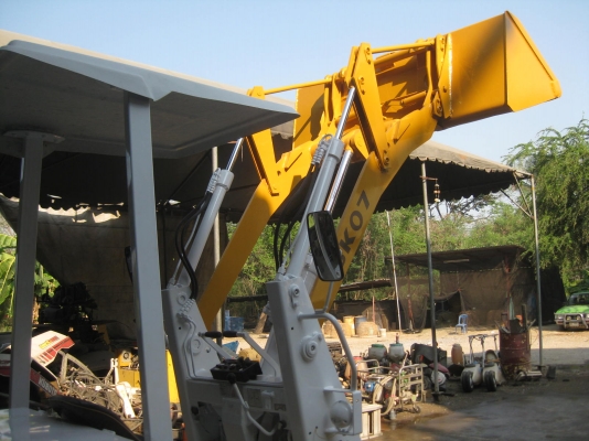 ขายรถตัก KOMATSU SK07 พร้อมใช้งาน ขายรถตัก KOMATSU SK07 พร้อมใช้งาน