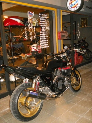 เปิดแล้วคร้าบร้านบริการซ่อม-เปลี่ยน-ถ่ายน้ำมั้นเครื่องพร้อมอะไหล่เดิม-แต่งไว้บริการบนเส้นวงศ์สว่าง