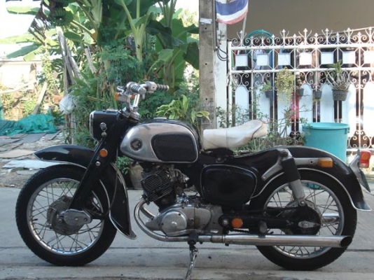 ขาย ฮอนด้า C92 สภาพดีเครื่องดีระบบไฟ CDI แล้วรถไม่มีทะเบียนออกใบซื้อขายให้คับ