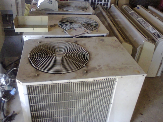 ขายแอร์สำนักงานสภาพพร้อมใช้งานไม่มีปัญหาใช้ไฟ3เฟสนะครับสนใจมาลองคุยได้เหมาหมด 5 ชุด ราคาคุยกันได้นะจร้า ราคาถูกๆๆๆมากๆๆ