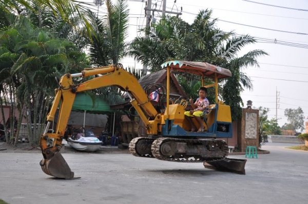 ขายแบคโฮ KOMATSU PC25 สภาพสวยเดิมจากญี่ปุ่น ขาย95,000บาท!!!