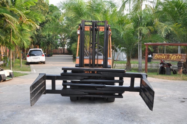ขาย FORKLIFT TOYOTA2.5ตันครึ่ง (งาหนีบ)สภาพสวยเดิมจากญี่ปุ่น ขาย120,000บาท