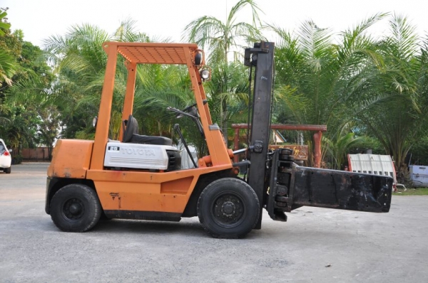 ขาย FORKLIFT TOYOTA2.5ตันครึ่ง (งาหนีบ)สภาพสวยเดิมจากญี่ปุ่น ขาย120,000บาท
