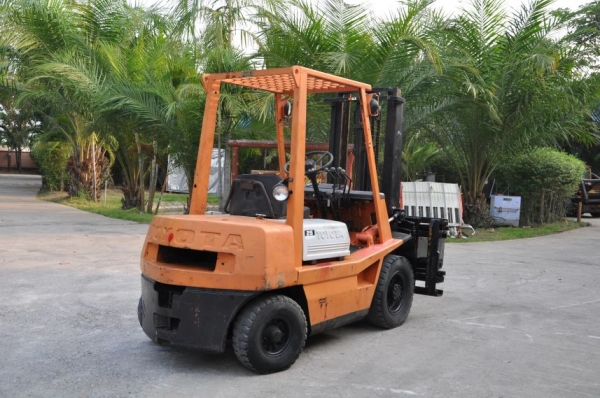 ขาย FORKLIFT TOYOTA2.5ตันครึ่ง (งาหนีบ)สภาพสวยเดิมจากญี่ปุ่น ขาย120,000บาท