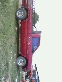 ISUZU สีแดง สภาพดีใช้งานได้เลย สนใจติดต่อ สีนวน โทร 0899638932