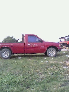 ISUZU สีแดง สภาพดีใช้งานได้เลย สนใจติดต่อ สีนวน โทร 0899638932