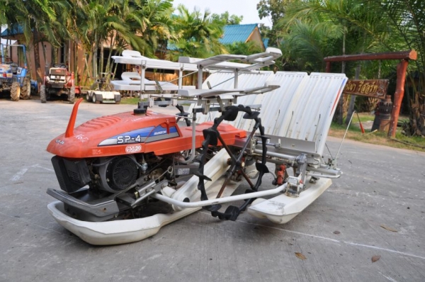 ขายรถดำนาเดินตามKUBOTA SP4 สภาพสวยจัด นำเข้าญี่ปุ่นยังไม่เคยใช้ในไทย 42,000บาท!!